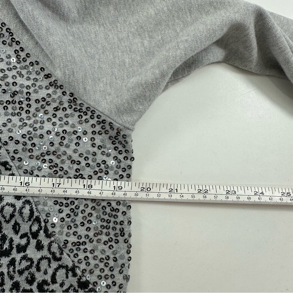 Quacker Factory Gray Cheetah Sequins Long Sleeve T-Shirt Women’s Small - Picture 5 of 8